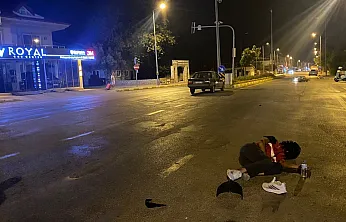 Fethiye'de otomobil Motosikletli kuryeye çarptı: sürücü kaçtı iddiası