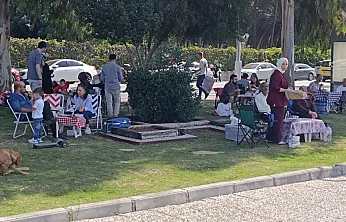 Fethiye'de Pazar Keyfi: Vatandaşlar Kahvaltılarını Sahil Bandı'nda Yaptı