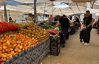 Fethiye'de Perşembe Pazarı'nda sebze ve meyve fiyatları