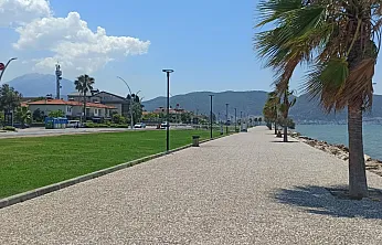 Fethiye'de sıcak hava 3. Etap Sahil Bandı'nı boş bıraktı