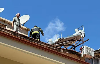 Fethiye'de site içerisindeki binanın çatısında yangın çıktı