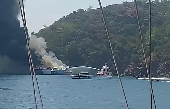 Fethiye'de tekne yangını: Katrancık Adası yakınlarında söndürme çalışmaları sürüyor