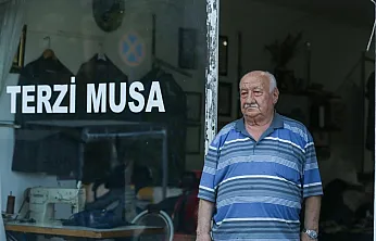 Fethiye'de 'Terzi Musa' 54 yıldır mesleğini aşkla yapıyor