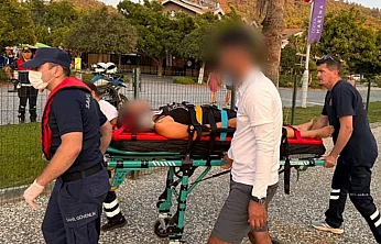 Fethiye'de ticari yatta yaralanan vatandaşa tıbbi tahliye