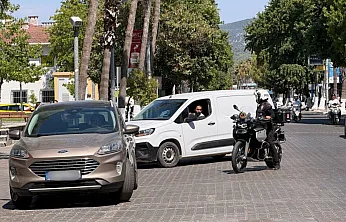 Fethiye'de Trafik Denetimi: Hatalı Park Eden Sürücüler Tek Tek Uyarıldı