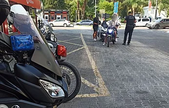 Fethiye'de Trafik Denetimi: Kandönmezler Kavşağı'nda Sürücüler Kontrolden Geçti