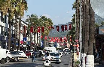 Fethiye'de Zafer Bayramı gururu: Caddeler ay yıldızlı bayraklarla donatıldı