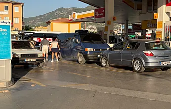 Fethiye'de Zam Öncesi Akaryakıt İstasyonlarında Yoğunluk