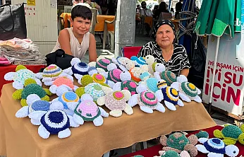 Fethiye'den turistlere el emeği hatıra: Örgü caretta carettalar