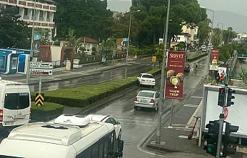 Fethiye Köprübaşı'nda araç refüje çıktı