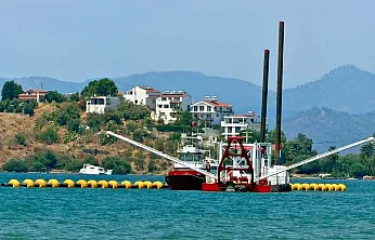Fethiye Körfezi'nde dip çamuru temizliği için ilk adım atıldı