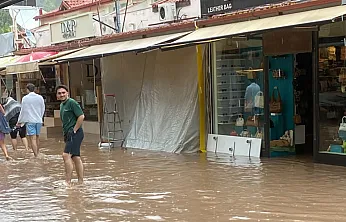 Fethiye Ölüdeniz'de sağanak yağış etkili oldu