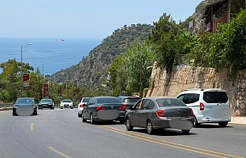 Fethiye-Ölüdeniz yolunda trafik çilesi: Kilometrelerce araç kuyruğu oluştu