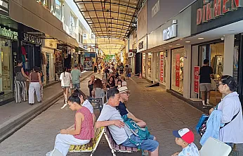 Fethiye Paspatur Çarşısı'nda turizm hareketliliği: Çinli turist yoğunluğu dikkat çekiyor