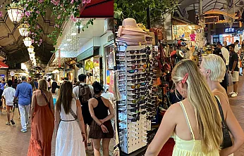 Fethiye Paspatur'da Akşam Saatlerinde Yerli ve Yabancı Turist Yoğunluğu