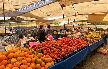 Fethiye Salı Pazarı'nda meyve sebze fiyatları
