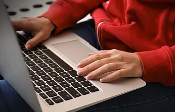 Gerçek alışveriş yapmadan dopamin mutluluğu: Sahte alışveriş siteleri neden ilgi görüyor?