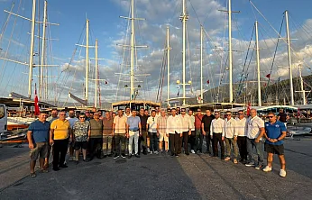 İlkay Tugay seçim öncesi sahaya indi: Fethiye'de üyelerle bir araya geldi