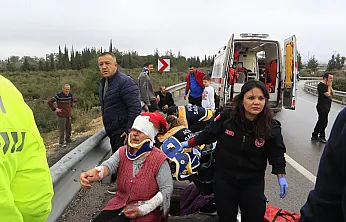 Kazada yaralanan yolcu o anları anlattı: 'Önce yan yatıp süründük, sonra bariyer saplandı'
