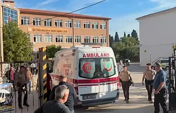 Manisa'da okul önünde silahlı saldırı: Yaralı öğrenciler var