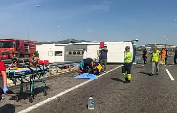 Manisa'da tır ile yolcu otobüsünün çarpıştığı kazada 11 kişi öldü, 26 kişi yaralandı