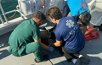 Marmaris açıklarında boğulma tehlikesi geçiren kişiye tıbbi tahliye