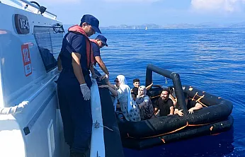 Marmaris açıklarında Yunan sahil güvenlik 8 düzensiz göçmeni Türk karasularına geri itti