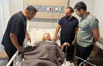 Marmaris Devlet Hastanesi'nde 93 yaşındaki hastaya başarılı göz ameliyatı