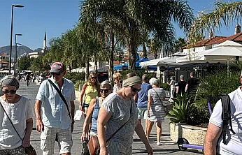 Marmaris'e bu hafta üç kurvaziyerle 9 bin 400 turist geldi