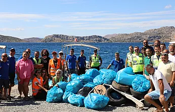 Marmaris Sögüt koylarından 125 torba atık toplandı