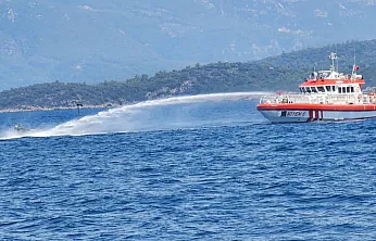Marmaris'te demirli yelkenli tekne alevlere teslim oldu