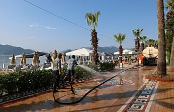 Marmaris'te temizlik çalışmaları sürüyor