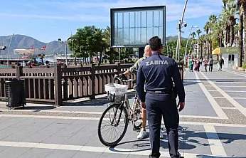 Marmaris'te zabıtadan yaya yolu denetimi