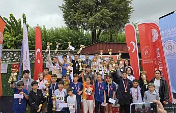 Menteşe'de Cumhuriyet Koşusu Heyecanı: Kupa ve Madalyalar Sahiplerini Buldu