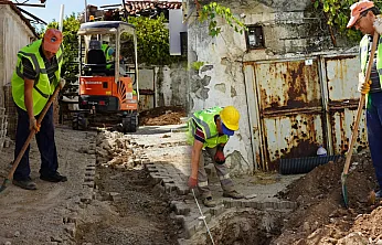 Menteşe'de fosseptik kokusuna karşı altyapı çalışması