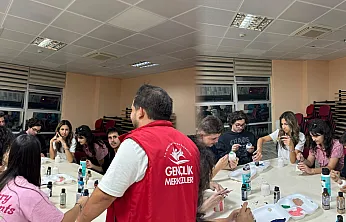 Menteşe'de  gençler sanatla üretiyor, yeteneklerini geliştiriyor