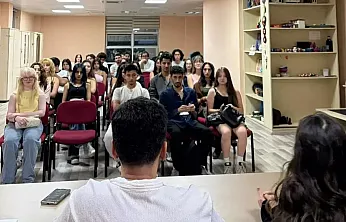 Menteşe'de gençler tiyatro eğitimleriyle sahneye hazırlanıyor