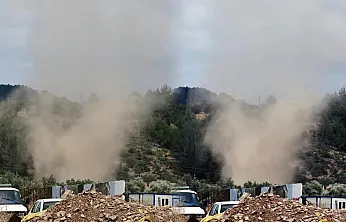 Menteşe'de küçük ölçekli hortumlar toz bulutlarına neden oldu