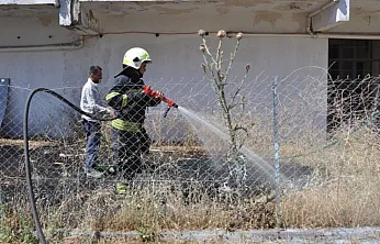 Menteşe'de otel arkasındaki otluk alanda yangın