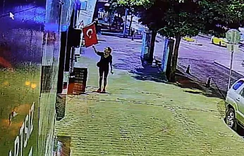 Menteşe'de Türk bayrağını yakmaya çalışan şüpheli kadın yakalandı