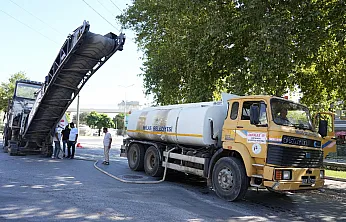 Milas'ta Ahmet Yesevi Caddesi'nde Sıcak Asfalt Çalışması Başladı