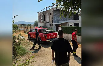 Milas'ta evin yanındaki odunlar alev aldı
