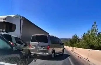 Milas'taki 5 araçlı kaza kameraya yansıdı