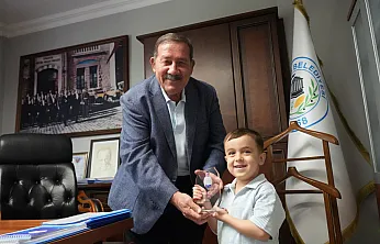 Minik Göktuğ'dan Başkan Fevzi Topuz'a Teşekkür Ziyareti