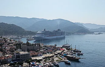 'MSC Divina' kruvaziyeri Marmaris'e 4 bin 180 turist getirdi