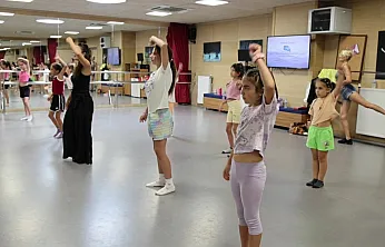 Muğla Büyükşehir Belediyesi yaz sanat kurslarıyla çocukları sanatla buluşturuyor