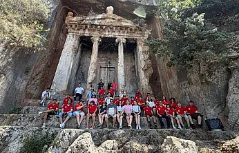 Muğla'da Engelsiz İzciler Yaz Kampı'nın 9'uncusu Sarıgerme'de Tamamlandı