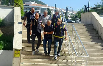 Muğla'da FETÖ'den ihraç edilen eski emniyet müdürü parke taşı hırsızlığı yaptı