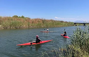 Muğla'da gençler doğa ve spor için kürek çekti