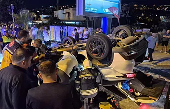 Muğla'da kavşakta çarpışan otomobil devrildi: 1 yaralı
